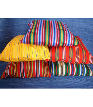 Rahvusliku mustriga padjakate