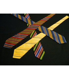 Rahvuliku mustriga lips