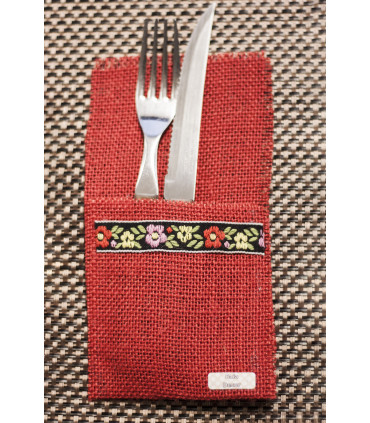 Punane söögitarvikute hoidja