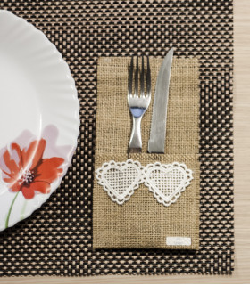 naturaalne söögitarvikute hoidja